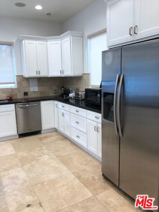 10521 ALMAYO Avenue, Los Angeles CA: https://media.crmls.org/mediaz/a27e2bed-67ba-4e58-b59c-9c746c2e32b1.jpg