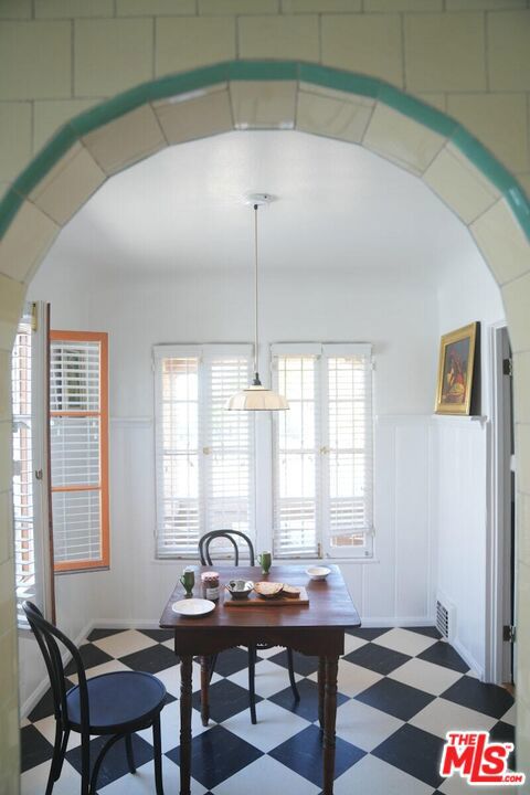 1143 S Rimpau Boulevard, Los Angeles CA: https://media.crmls.org/mediaz/a27e4c75-e3c3-4bcb-8329-e7b9dc76a2e5.jpg