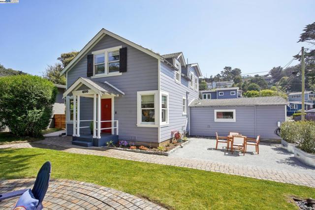 400 Paloma Ave, Pacifica CA: https://media.crmls.org/mediaz/a27f8e5f-c646-4e1d-aa57-2db8460a948e.jpg
