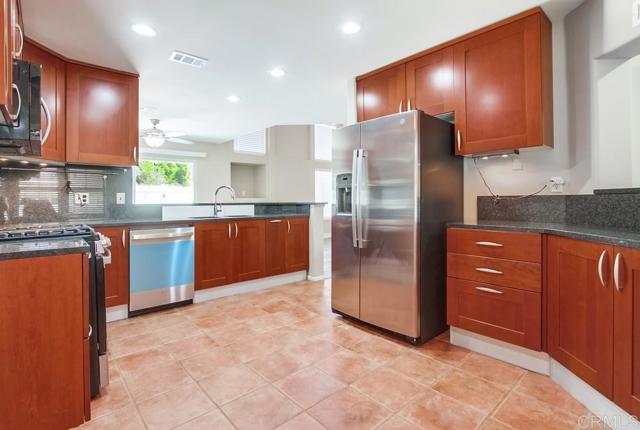 4620 Los Alamos Way, Oceanside CA: https://media.crmls.org/mediaz/a27fac89-2830-4f56-9ff5-882f99fd884c.jpg