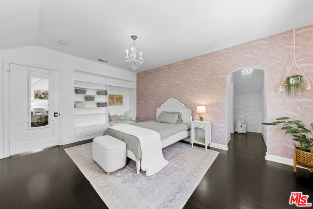 10736 Le Conte Avenue, Los Angeles CA: https://media.crmls.org/mediaz/a27fe632-8e1a-4395-857a-38cfd0f8792f.jpg