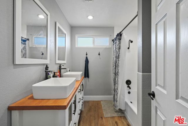 4631 W Avenue M8, Lancaster CA: https://media.crmls.org/mediaz/a2808c8d-85fc-44d4-bef2-8c03769dd3f7.jpg