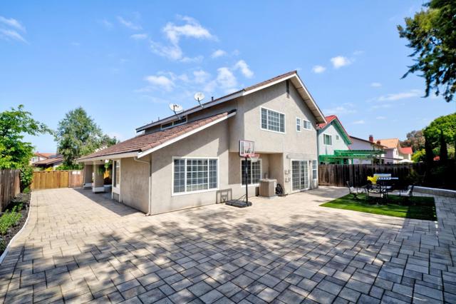 4330 Peregrine Way, Fremont CA: https://media.crmls.org/mediaz/a2809d95-5748-494b-accb-8c225dc189f6.jpg