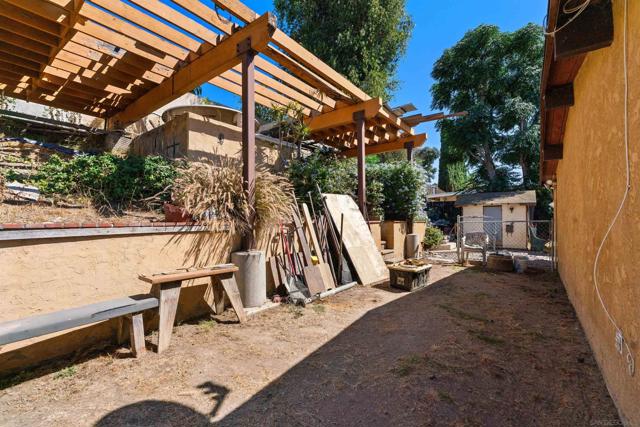 293 Paden Dr, Spring Valley CA: https://media.crmls.org/mediaz/a280d69a-a623-418b-a6aa-e2b4d92b670e.jpg