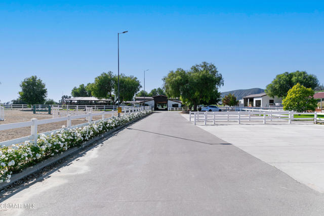 1451 E La Loma Avenue, Somis CA: https://media.crmls.org/mediaz/a280f12a-b816-4479-a224-c4a25b0c0360.jpg