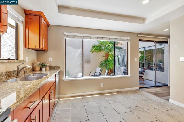 102 Northcreek Cir, Walnut Creek CA: https://media.crmls.org/mediaz/a2818fdd-7dbb-439b-9004-d9dcf8786f2c.jpg
