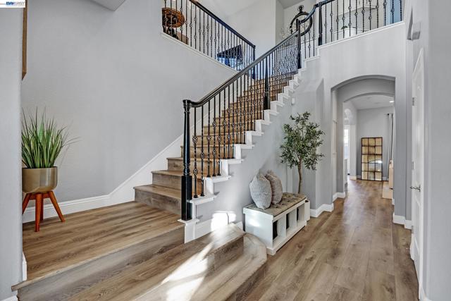 2170 Santa Croce Dr, Livermore CA: https://media.crmls.org/mediaz/a281e7e8-9d19-4b18-ab00-8951be5b6a74.jpg