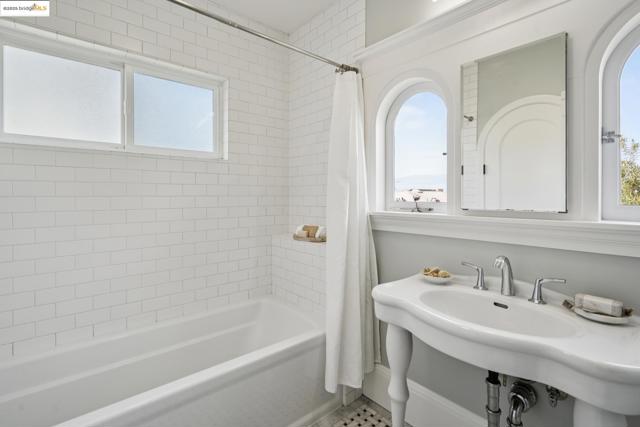 5429 Belgrave Pl., Oakland CA: https://media.crmls.org/mediaz/a281ea79-386b-4c33-9120-8ac4158ff81e.jpg