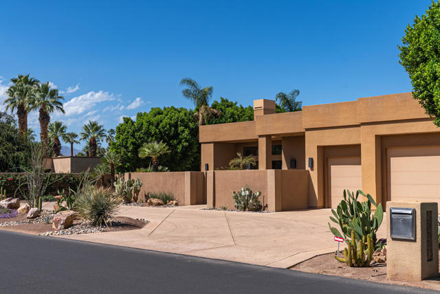 72116 Clancy Lane, Rancho Mirage CA: https://media.crmls.org/mediaz/a282000d-7a6e-43bd-8383-dc8cd615de10.jpg