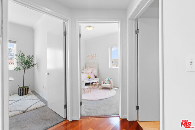 906 S Serrano Avenue, Los Angeles CA: https://media.crmls.org/mediaz/a2827671-bfd2-4d48-af5d-dee631476c92.jpg
