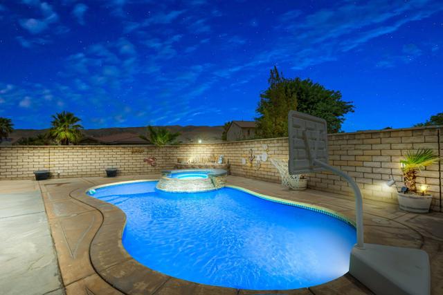 37590 Severn Place, Indio CA: https://media.crmls.org/mediaz/a2829a38-67a0-4d9d-8459-7760690155b3.jpg