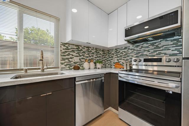 4672 Balboa Way, Fremont CA: https://media.crmls.org/mediaz/a28324f1-1cfb-422d-8494-2c29d7dd7773.jpg