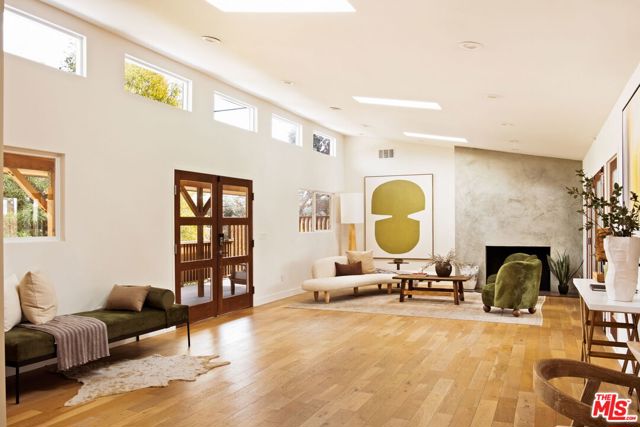 3019 Surry Street, Los Angeles CA: https://media.crmls.org/mediaz/a283440f-c712-4eda-8119-82daf9b9c55b.jpg