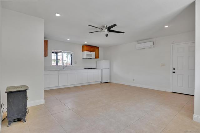 13918 Putney Rd, Poway CA: https://media.crmls.org/mediaz/a283c172-5ab5-4b7c-b4f3-ae70113c6382.jpg