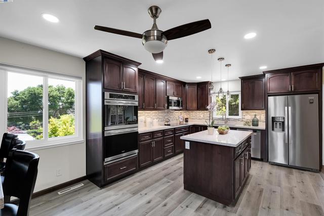 17561 Vineyard Rd, Castro Valley CA: https://media.crmls.org/mediaz/a28412ab-143a-4dce-9af3-59ec8c364abe.jpg