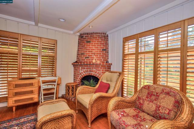 1679 Carmel Dr, Walnut Creek CA: https://media.crmls.org/mediaz/a28430e4-7f53-4e56-9ac0-9c48529f889b.jpg