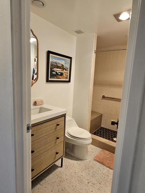 910 Island Drive, Rancho Mirage CA: https://media.crmls.org/mediaz/a284448b-a5eb-4239-90ac-4570286ce69b.jpg