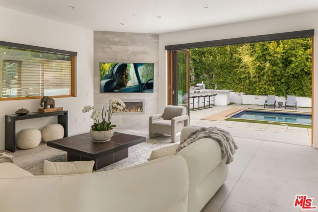 12443 W Sunset Boulevard, Los Angeles CA: https://media.crmls.org/mediaz/a284cf02-4852-49a9-b389-f7616e5a0f7d.jpg