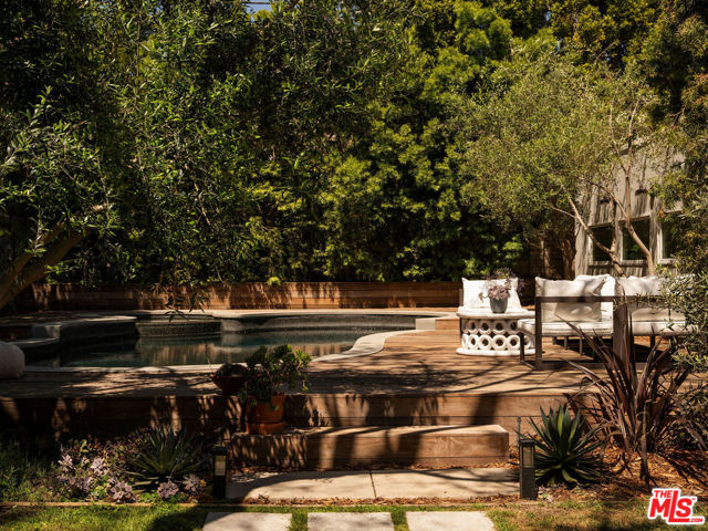 131 S Arden Boulevard, Los Angeles CA: https://media.crmls.org/mediaz/a284d1cf-3c88-4b59-8155-d37dcb497a9b.jpg