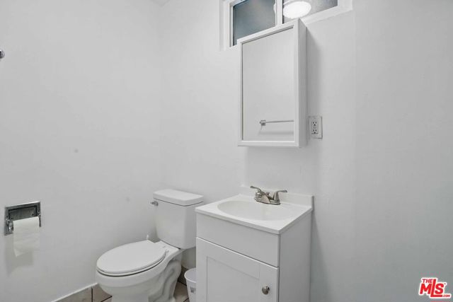 2108 Hauser Boulevard, Los Angeles CA: https://media.crmls.org/mediaz/a284f59a-29fd-4085-8102-3744ffc7f6ae.jpg