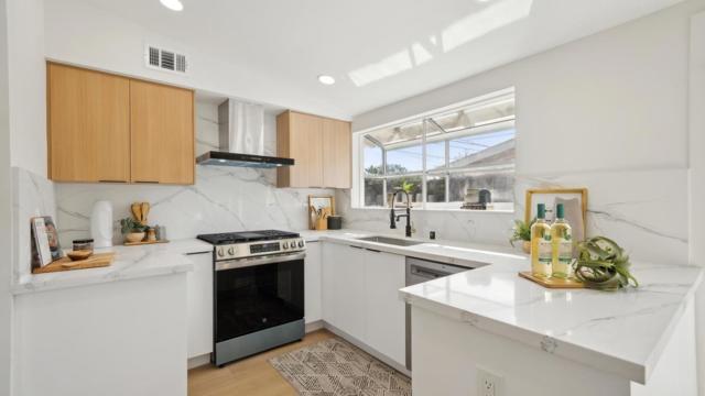 1009 Candlewood Avenue, Sunnyvale CA: https://media.crmls.org/mediaz/a285b2a2-525c-4677-b806-29afefd89e42.jpg