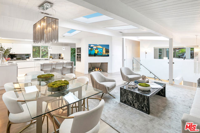 1415 Braeridge Drive, Beverly Hills CA: https://media.crmls.org/mediaz/a2860680-0982-4803-ab3a-7b0110383c9d.jpg