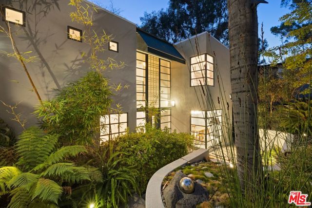 2477 Canyon Oak Drive, Los Angeles CA: https://media.crmls.org/mediaz/a286304b-9f95-4d57-9439-a71d883148c3.jpg