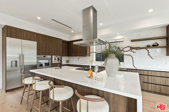 908 Rosecrans Avenue, Manhattan Beach CA: https://media.crmls.org/mediaz/a2864037-5cae-4767-9f29-0526743bc47e.jpg