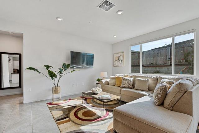 2111 Rosewood Drive, Hollister CA: https://media.crmls.org/mediaz/a2865b88-6501-4b35-8519-651eb48850ff.jpg