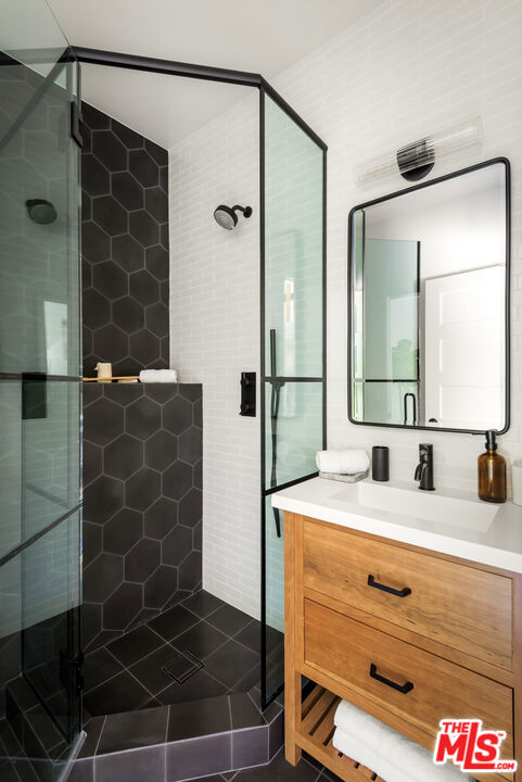 3375 Coldwater Canyon Avenue, Studio City CA: https://media.crmls.org/mediaz/a286cdc0-b6cd-43ca-9f77-64d77503be3e.jpg