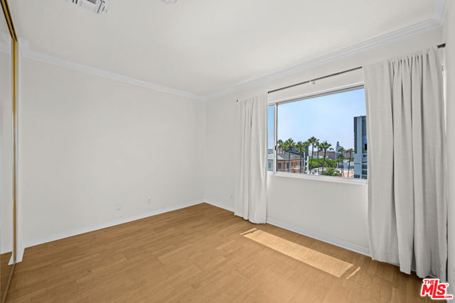 101 California Avenue, Santa Monica CA: https://media.crmls.org/mediaz/a2875eac-3e3c-447c-bd68-a79a77179b45.jpg