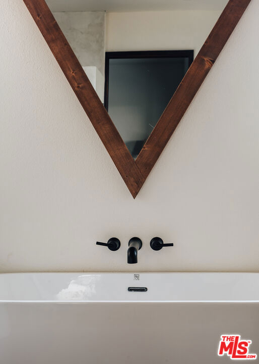 https://media.crmls.org/mediaz/a287ba55-65f2-4dbb-be99-54efc8c03bea.jpg?preset=X-Large