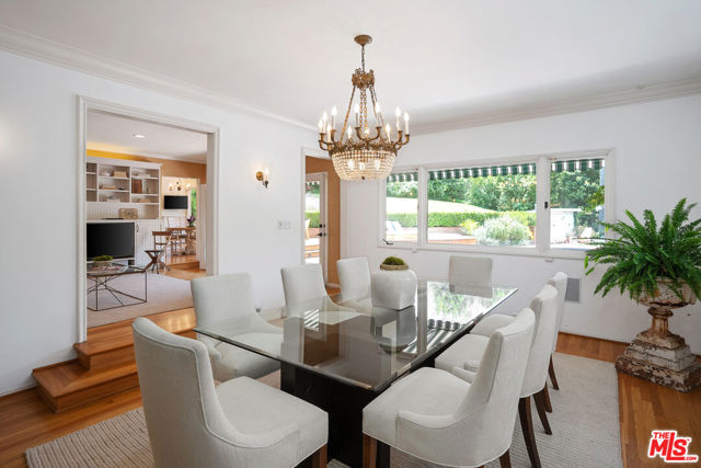 11818 Laurel Hills Road, Studio City CA: https://media.crmls.org/mediaz/a287ef1b-ae4b-4035-952b-f72d0bba9f48.jpg