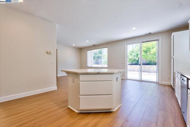 5615 Applegate Way, Dublin CA: https://media.crmls.org/mediaz/a28806a1-c331-4768-bbdb-72626d0277bd.jpg