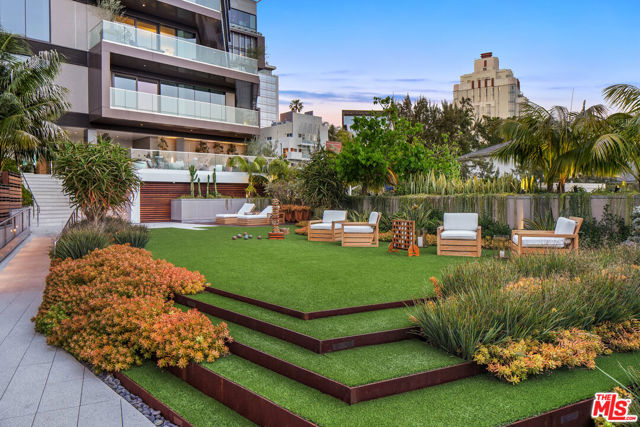 8420 W Sunset Boulevard, West Hollywood CA: https://media.crmls.org/mediaz/a2881244-923d-4c7c-aaac-0e21ce7ef664.jpg