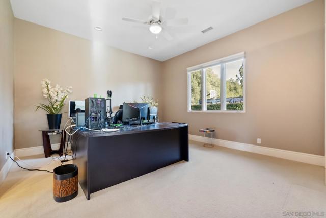 18050 Rancho La Cima Corte, Rancho Santa Fe CA: https://media.crmls.org/mediaz/a2888d9c-44bf-4de7-8699-f7db3bdb83ab.jpg