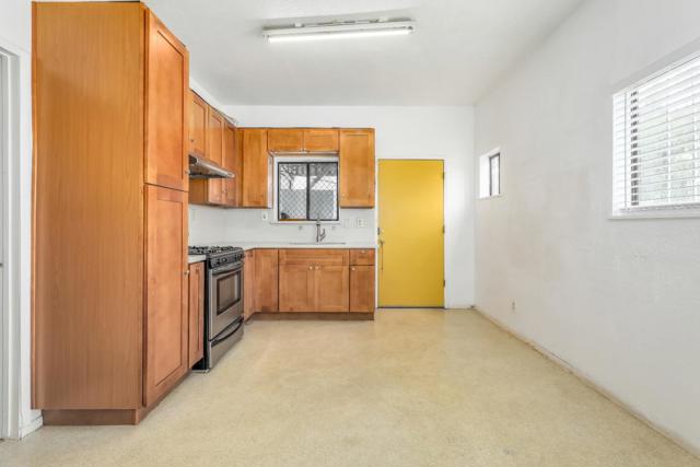 2737 12th Avenue, Oakland CA: https://media.crmls.org/mediaz/a289507f-580d-4227-934b-68948f5041a0.jpg