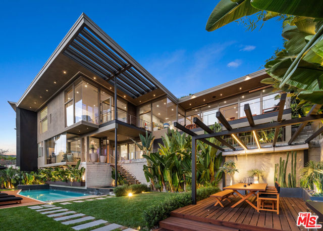 1659 Waynecrest Drive, Beverly Hills CA: https://media.crmls.org/mediaz/a289bbdd-4301-4dc0-af64-85f08c9e6b2b.jpg