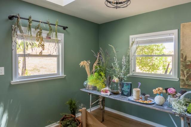 31315 Via La Naranga, Carmel Valley CA: https://media.crmls.org/mediaz/a289d958-4c3f-4f6b-a8a3-94b9daf2570e.jpg