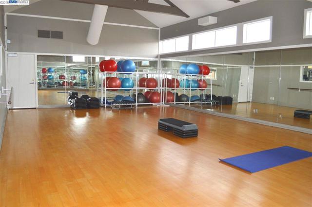 6400 Christie Avenue, Emeryville CA: https://media.crmls.org/mediaz/a28ad2a0-2290-41c0-8efc-bc1c0447956a.jpg