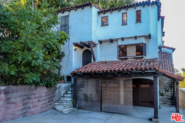 3131 & 3135 Oakcrest Drive, Los Angeles CA: https://media.crmls.org/mediaz/a28b1ae1-c13c-415c-8519-8ea8cd58aed3.jpg
