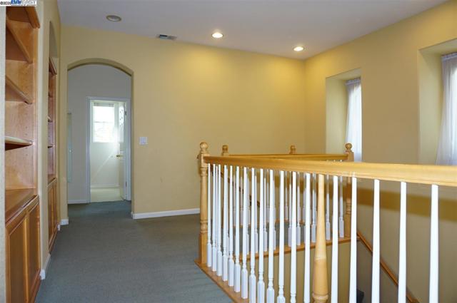 30278 Willowbrook Rd, Hayward CA: https://media.crmls.org/mediaz/a28b2331-64dc-4164-96ca-1b7082f9c449.jpg
