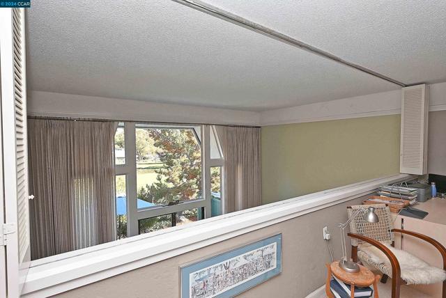 2748 Tice Creek Dr, Walnut Creek CA: https://media.crmls.org/mediaz/a28b8457-0587-4d0f-8305-df812ebfd527.jpg