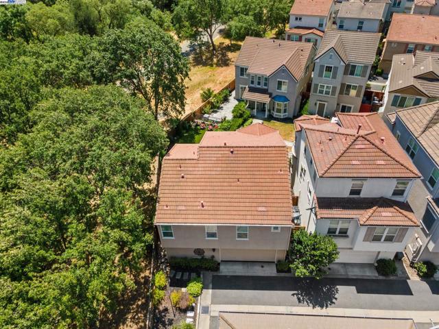 5989 Hillbrook Pl, Dublin CA: https://media.crmls.org/mediaz/a28b85c9-5520-4f2a-b134-8917d8cd4143.jpg