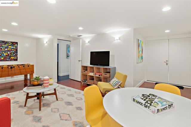 1000 Navellier St, El Cerrito CA: https://media.crmls.org/mediaz/a28bbd91-aa7f-453a-b27c-88ebdfaeb0a3.jpg