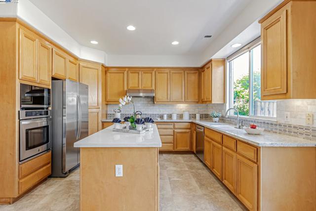1657 Via Cortina, San Jose CA: https://media.crmls.org/mediaz/a28bce14-343a-41df-8757-583914033e1a.jpg