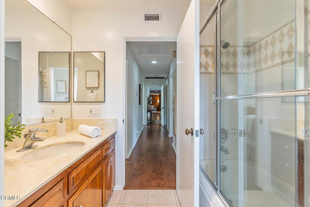 5766 Briartree Drive, La Canada Flintridge CA: https://media.crmls.org/mediaz/a28cb778-fb4a-4535-805b-1c1d5e25c47d.jpg