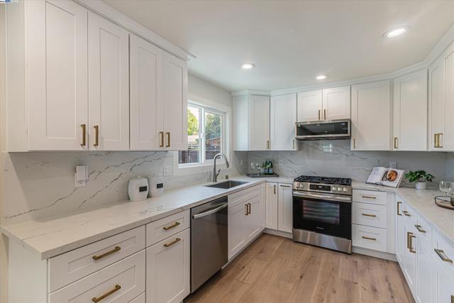 Image 16 of 49 For 344 Silvertip Ct