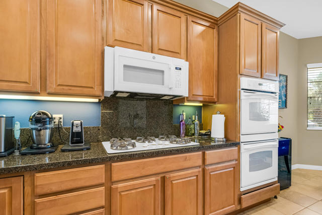 40259 Calle Cancun, Indio CA: https://media.crmls.org/mediaz/a28df996-16a4-4557-8ba6-f678151c420d.jpg