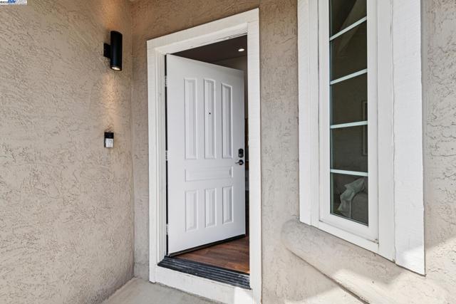 4415 Folsom Dr, Antioch CA: https://media.crmls.org/mediaz/a28e1649-6a98-490b-944a-db70e7da0e0f.jpg